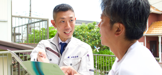 お客様にご説明している様子