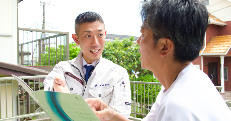 お客様にご説明している様子