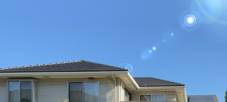 一軒家と青い空