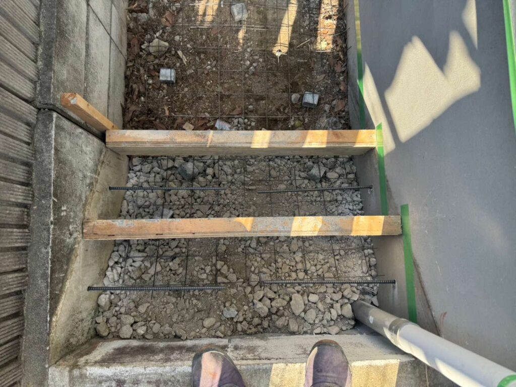 マキタ建設 横須賀市望洋台 階段 上から